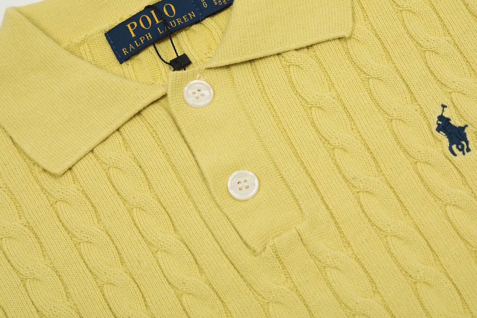 🅿️176 "Top quality" Style number: DS022# (not off the shelves all year round) [Ralph Lauren POLO lapel solid color pony embroidered logo knitted short sleeves] ✅Ralph Lauren Ralph Lauren classic basic versatile all-season cardigan knitted short sleeves ✅Main supplier platform live broadcast Wholesale entities Replenish when out of stock Not off the shelves ✅ZP quality 1:1 version Scan the code to enter the GF website Counter quality ✅Details and quality are the only one in Guangzhou. Imported quality cotton yarn focuses on high-end and cost-effective. Needless to say good quality. ✅The version is restored to the original order. The maximum size can be worn up to 160 pounds. Loose, comfortable and stress-free.